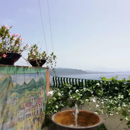 ' Tra Cielo E Mare ' Vietri